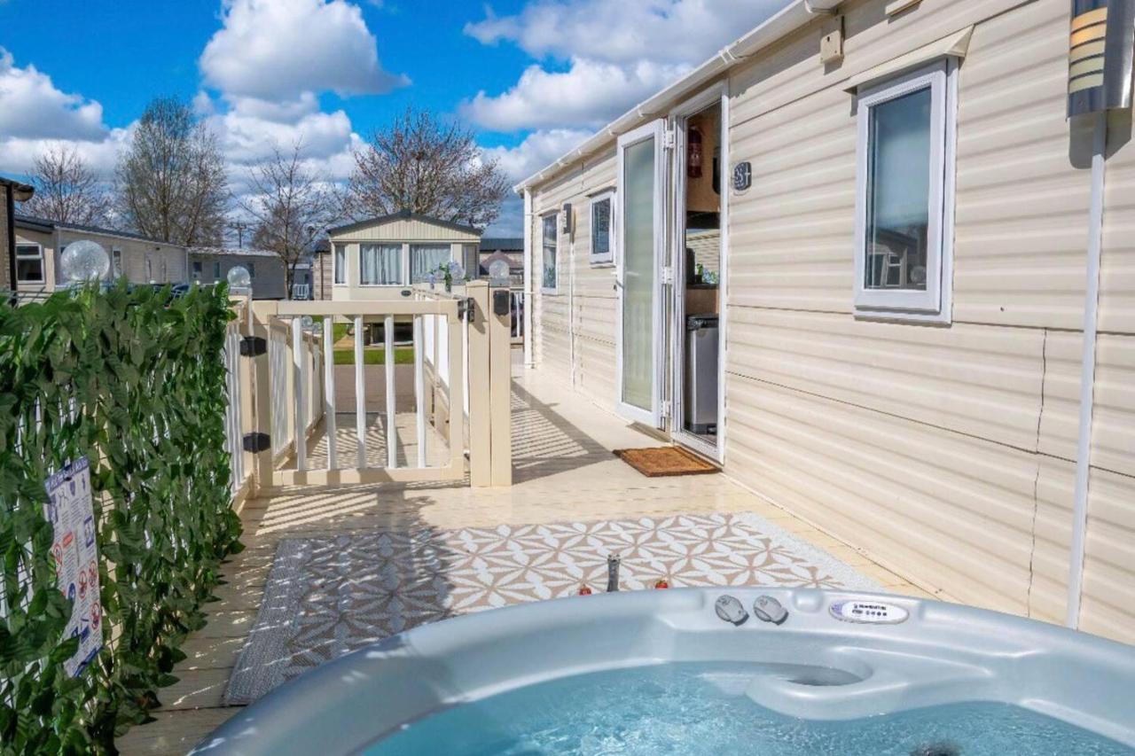 Tattershall Lakes Private Hot Tub Lodge - Sleeps 6 Линкольн Экстерьер фото